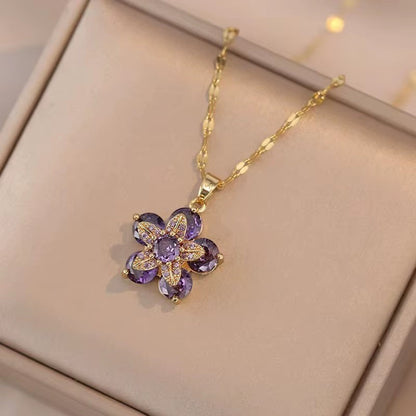 Rosavina goldfarbene Halskette mit einem lila Zirkonia-Blumenanhänger, ideal für Partys und besondere Anlässe.