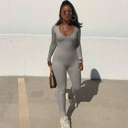 Rosavina grauer, figurbetonter Jumpsuit mit langen Ärmeln und Rundhalsausschnitt aus Baumwolle für Damen.