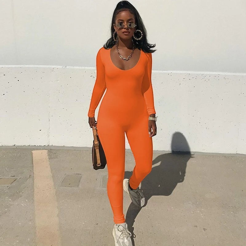 Rosavina Damen-Jumpsuit in leuchtendem Orange, figurbetont, langärmelig, Rundhalsausschnitt, Streetwear-Stil.