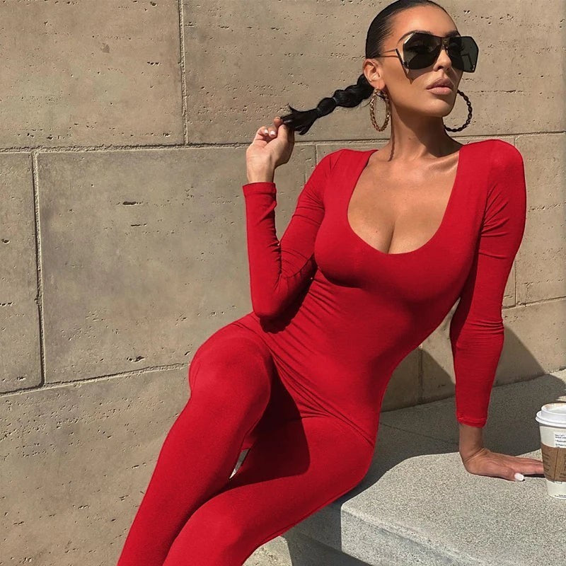 Rosavina roter, figurbetonter Jumpsuit mit langen Ärmeln und U-Ausschnitt, Streetwear-Stil