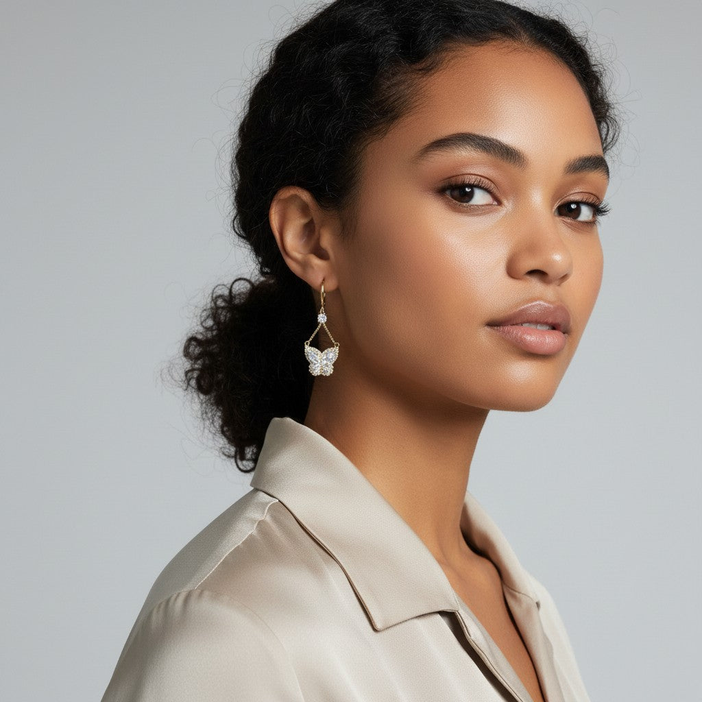 Rosavina goldfarbene Schmetterling-Ohrringe mit funkelnden Zirkonia-Steinen im Diamant-Look