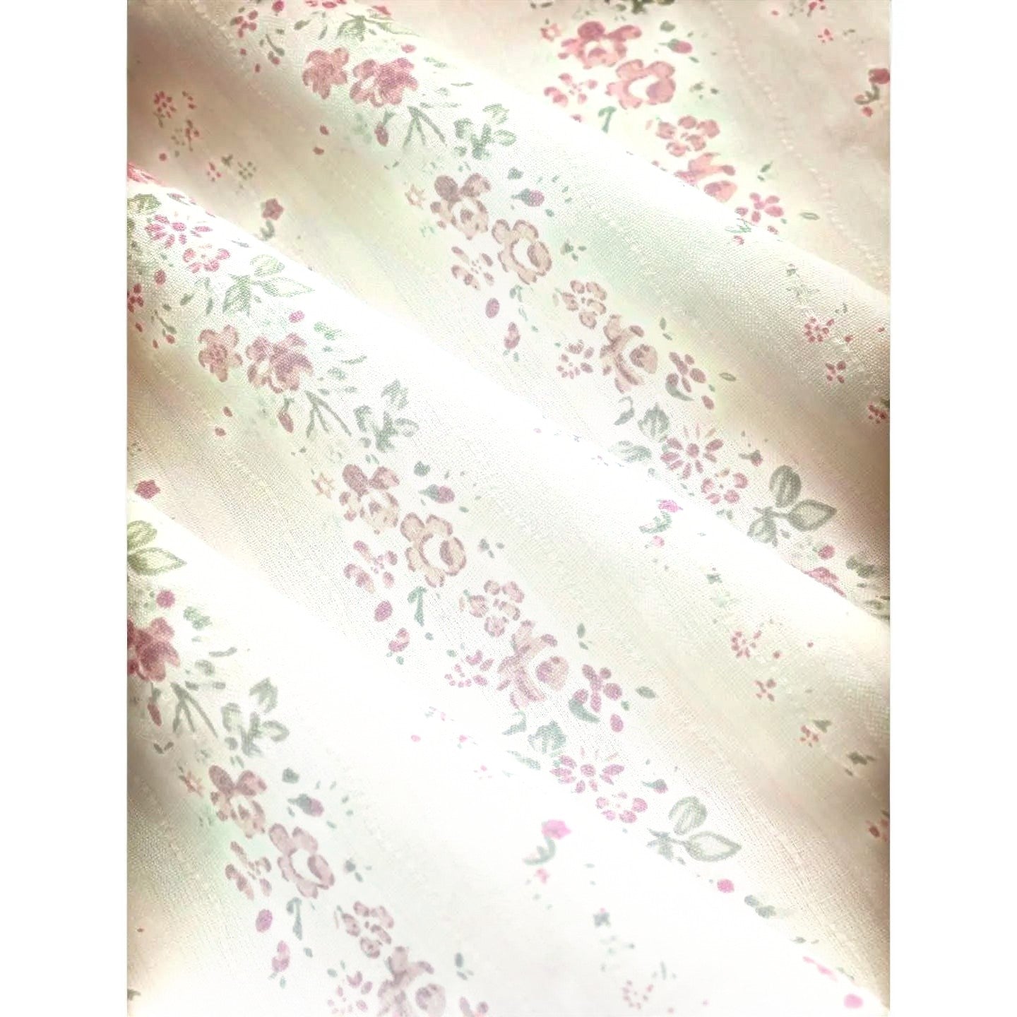Rosavina MAYA langes Sommerkleid mit Blumenmuster, V-Ausschnitt und Spaghettiträgern, cremefarben