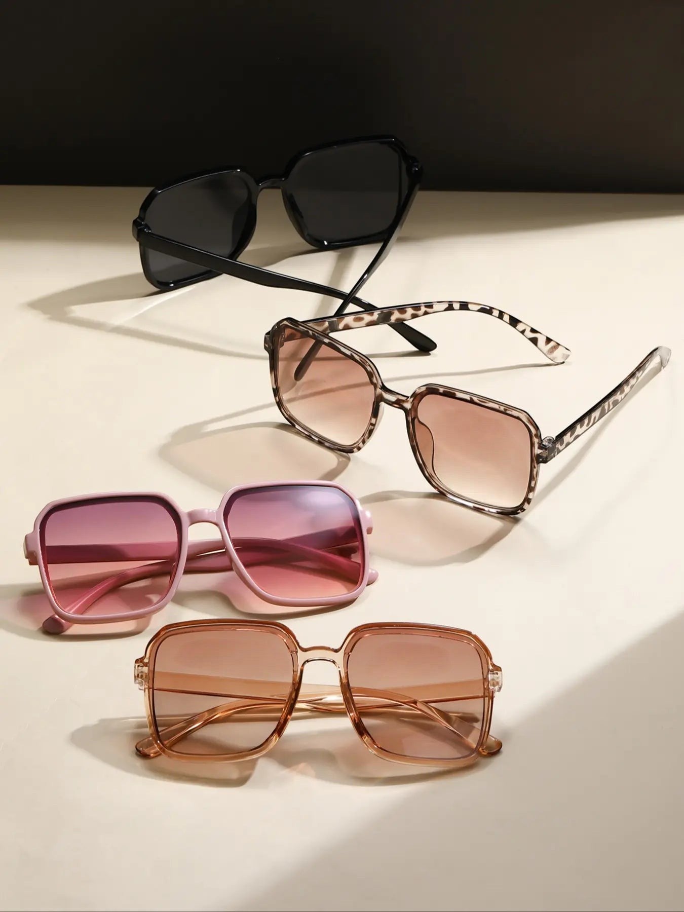 Rosavina Damen Sonnenbrille mit UV400 Schutz, leichte Kunststoffrahmen in Rosa, Braun und Schwarz.